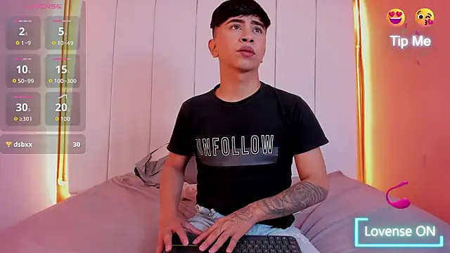 Tyler_os Pertunjukan Webcam