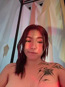 Mariana-Velasquez: διαδικτυακό σόου στην κάμερα