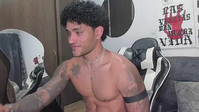 Chat XXX ao vivo de Alessandro_Vanni