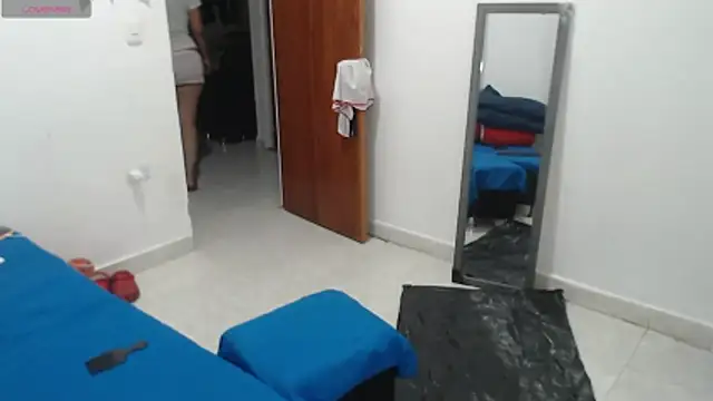 Laura_fox1 Adlı Modelin Canlı XXX Sohbeti