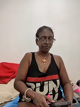 mamakarma1403 Show Webcam