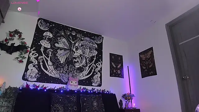 LadyAvalon Show in webcam