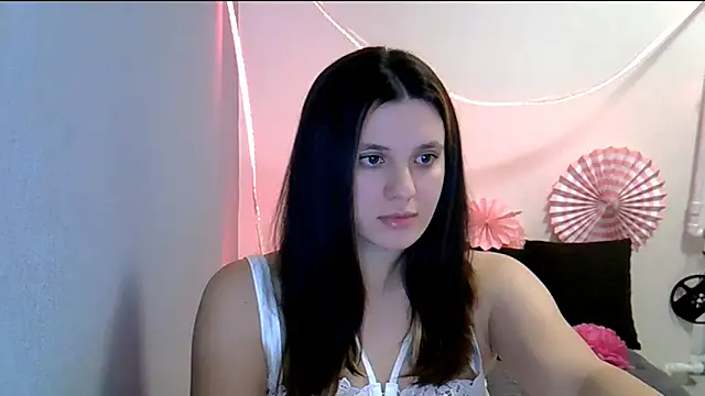 دردشة KiraHoney الجنسية المباشرة