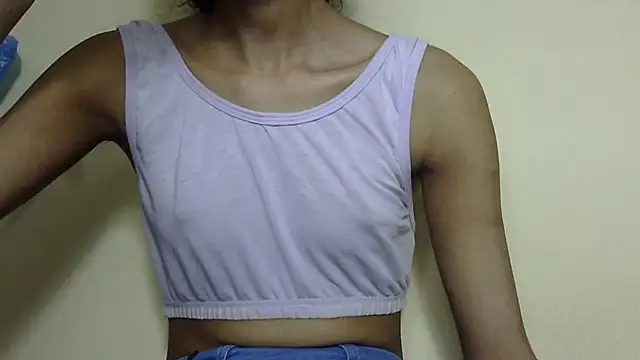 Anu_tiny Chat XXX in diretta