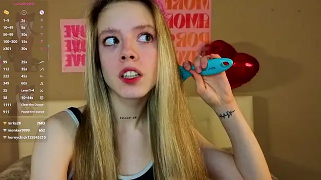 TiffinyMergist élő XXX-chatje