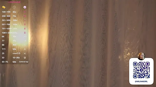 Pertunjukan Kamera Web SallyDeniken