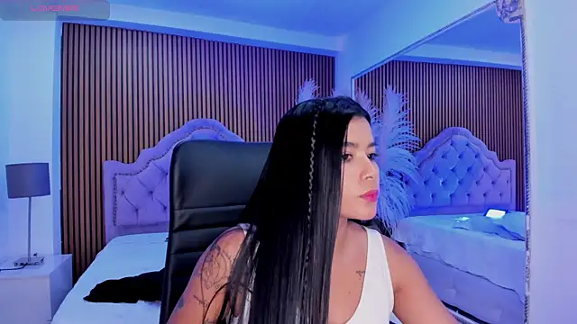 SelenaStonne Adlı Modelin Canlı XXX Sohbeti