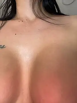 Emmily_19 Live XXX-Chat