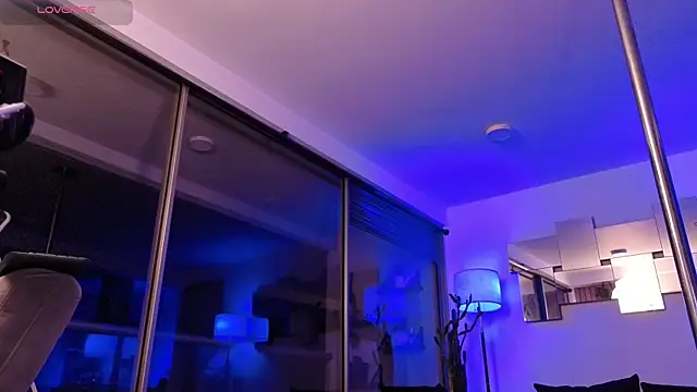 XXX chat uživo modela mandi4pole_