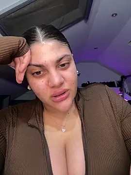 Chat +18 de MinaKhalina ao vivo