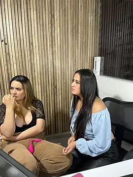 Antonella_Julieta – Naživo XXX chat