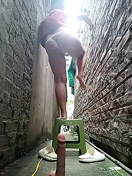 July-Asian 即時 XXX 聊天