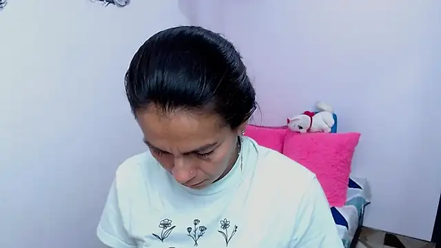 Chat +18 de camilavargas_ ao vivo