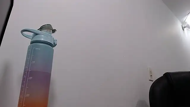 emiliaa_hot 现场XXX聊天