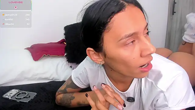 Онлайн чат XXX karlyn_angels