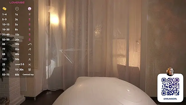 SallyDenikenのウェブカメラショー