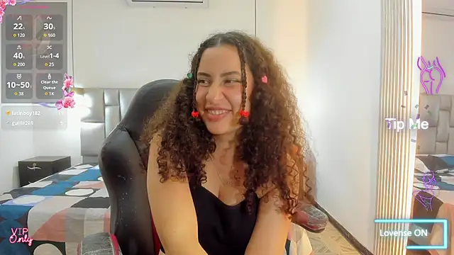 NoaMalak7のライブXXXチャット