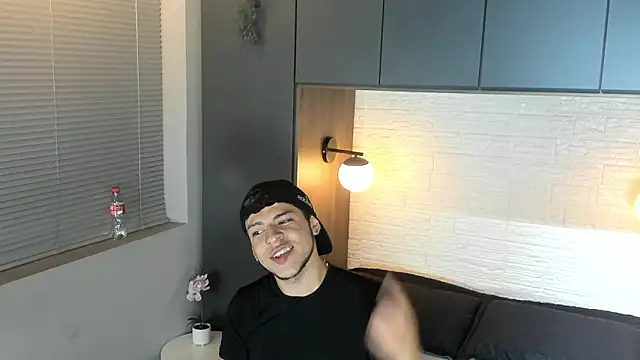 Chat XXX ao vivo de Zackfalcon_