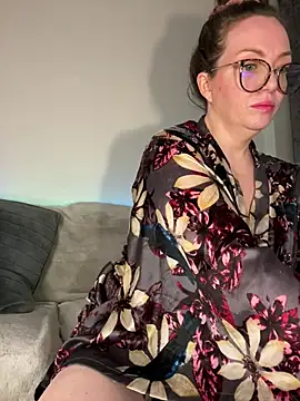 Chat +18 de FemDom_RubyKnightXXO ao vivo