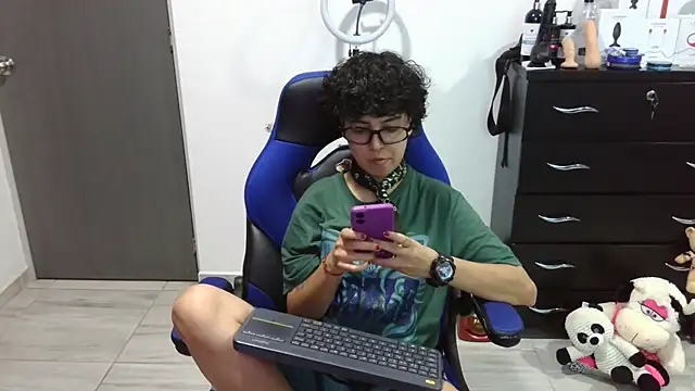 thomascooper7: онлайн-секс-чат