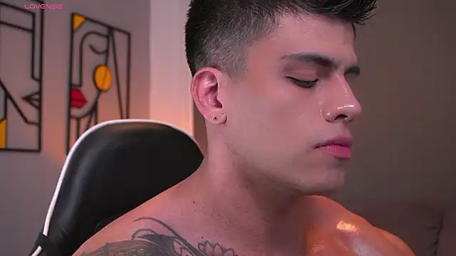 tyler_muscle1 网络视讯表演