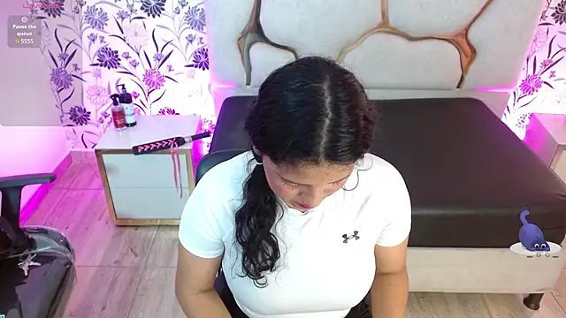 Chat +18 de TATTI_TAY ao vivo