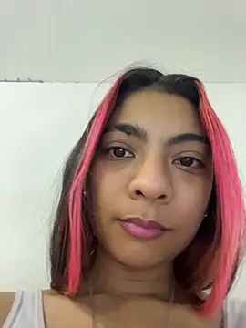 Chatroom XXX en direct de SusiJames_