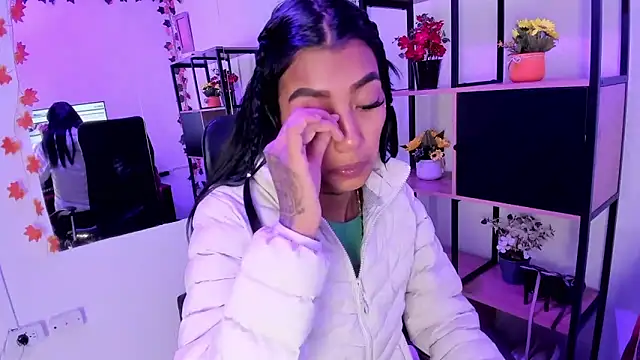 KarlaSlutSkinny__ élő XXX-chatje