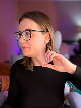 دردشة MaiseKnox الجنسية المباشرة