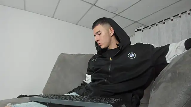 Aleck_Boy Chat XXX in diretta