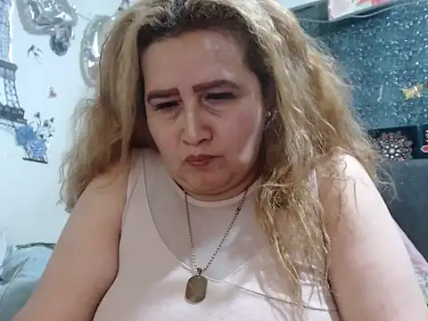 Perla1981--'s Live XXX Chat