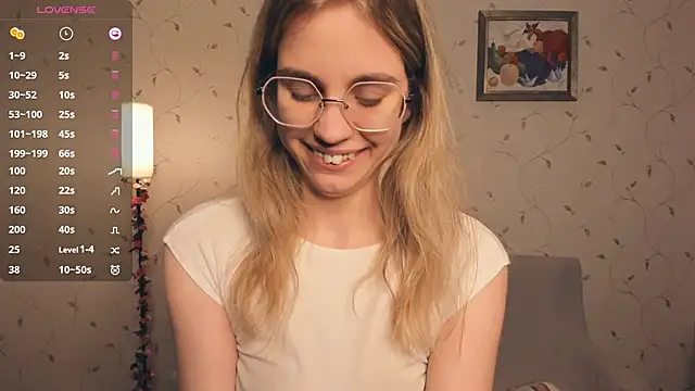 JoanBaggottのライブXXXチャット