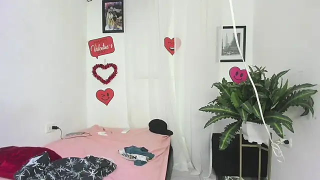 Laura_and_Kevin Adlı Modelin Web Kamerası Şovu