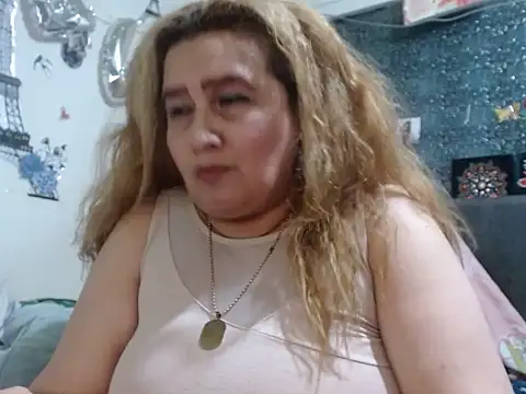 Perla1981-- Live XXX-chat