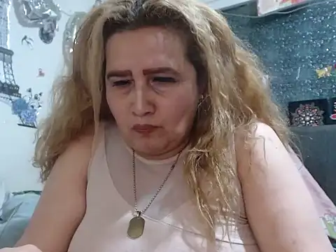 Perla1981-- Live XXX Chat