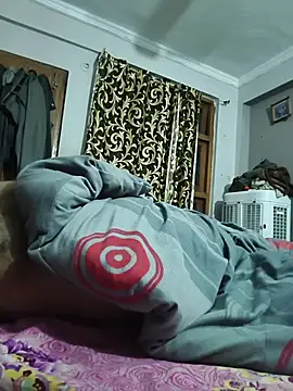 vardh033 Adlı Modelin Web Kamerası Şovu