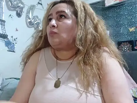 Perla1981-- Live XXX-Chat