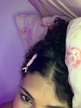 luludoll_ Show in webcam