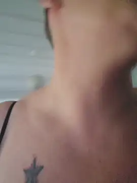 Chatroom XXX en direct de PinkTheHawk