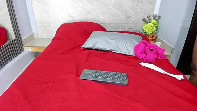 Flor-salvajee's Live XXX Chat