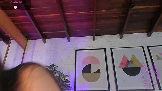 MiaKay1 Adlı Modelin Canlı XXX Sohbeti