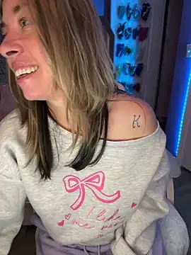 Chat +18 de MiraKisss ao vivo