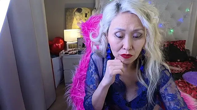 RoxalanaStar live XXX chat