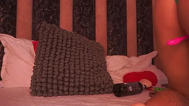 Chat +18 de Ivi_Aiko ao vivo