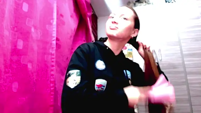 holy_juli Chat XXX in diretta