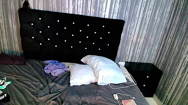 Pokazy przed kamerką – Alicee_Moonn