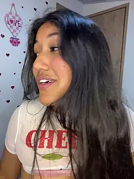 SharaRous Adlı Modelin Canlı XXX Sohbeti