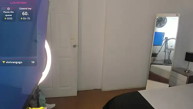 Chat +18 de Scarlett__Noir ao vivo