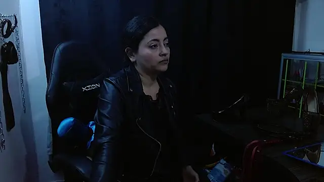 XXX chat uživo modela LunaTikka