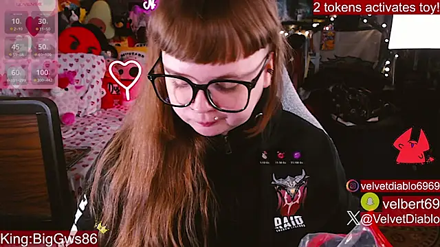 VelvetDiablo's Live XXX Chat